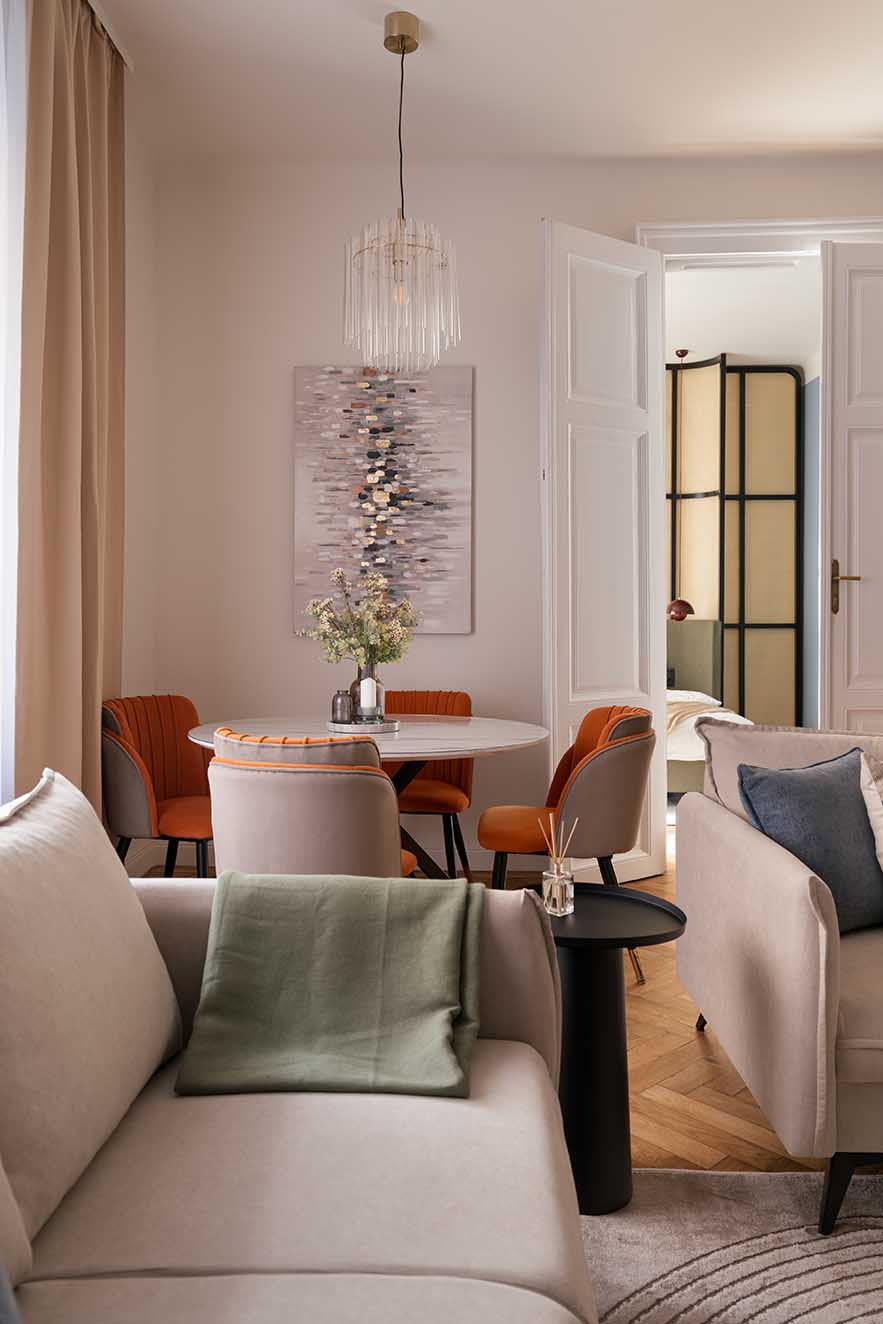 Magazine editorial photo taken by Sergiu Ilisie from ILI HAUS to an elegant modern dining and living area
